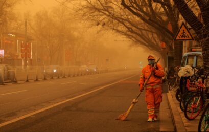 Το ισχυρότερο επεισόδιο μεταφοράς σκόνης των τελευταίων 10 ετών, δημιούργησε ένα απόκοσμο τοπίο στην Κίνα.